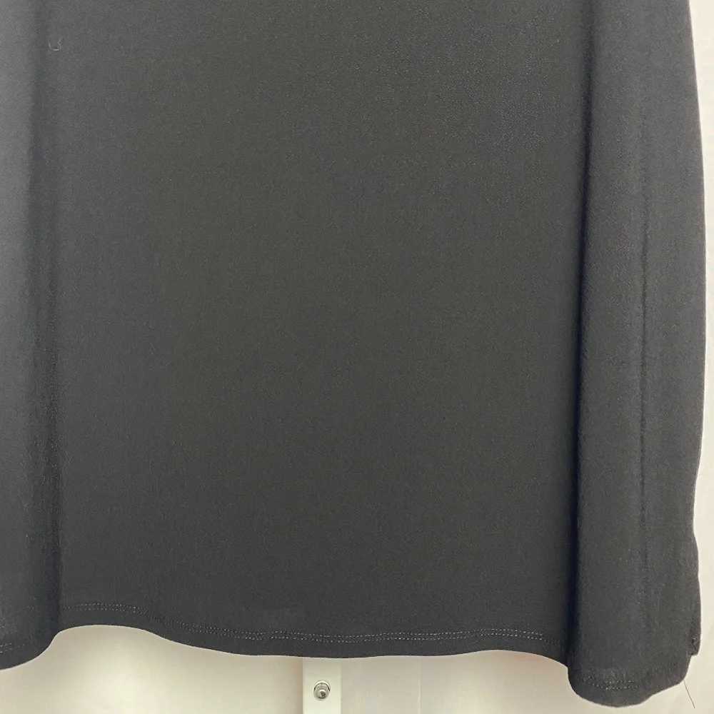 89th & Madison Womenʻs Black Sleeveless Dress Blouse with Pearl Accents Medium